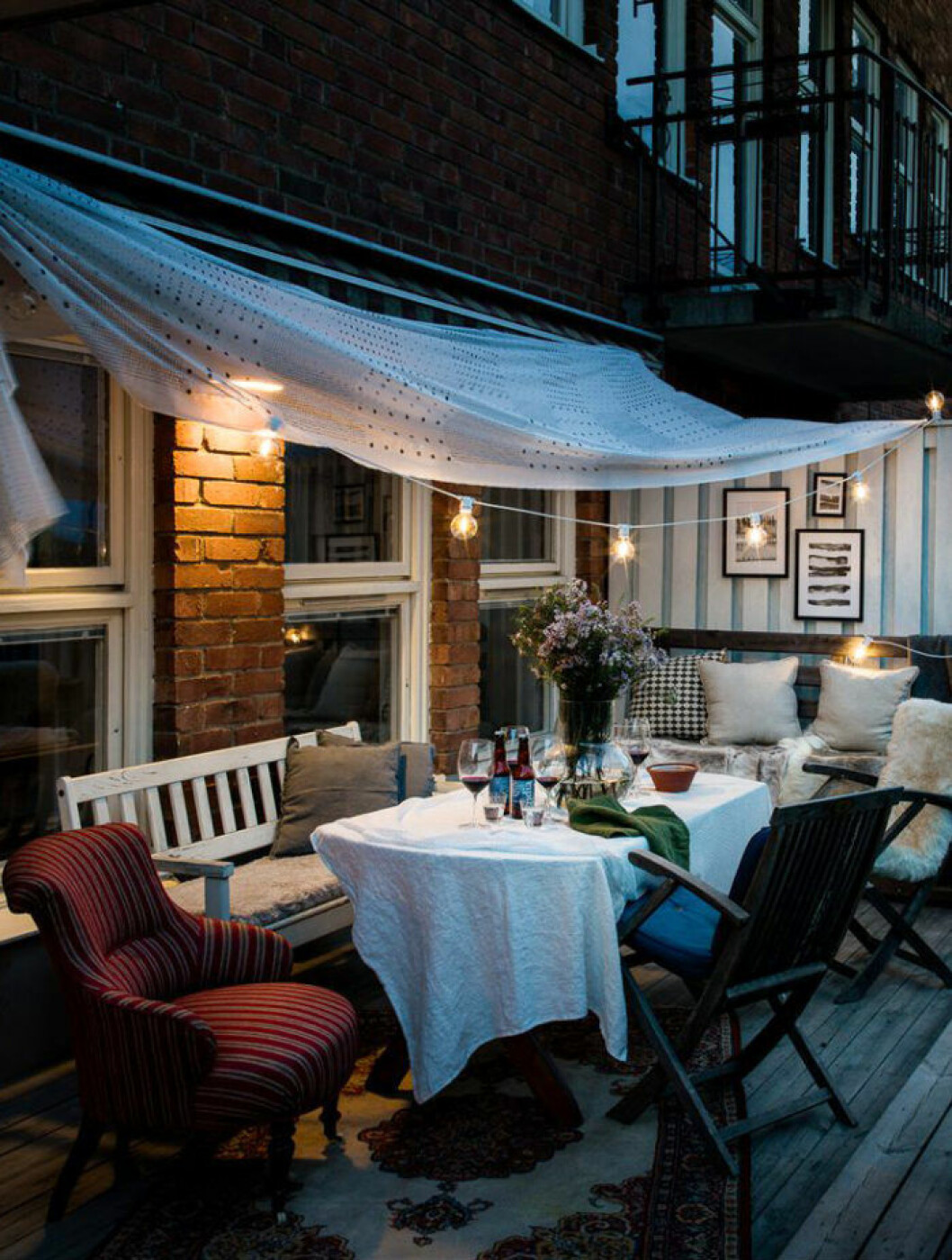 Scandinavian patio with decoration and lights.