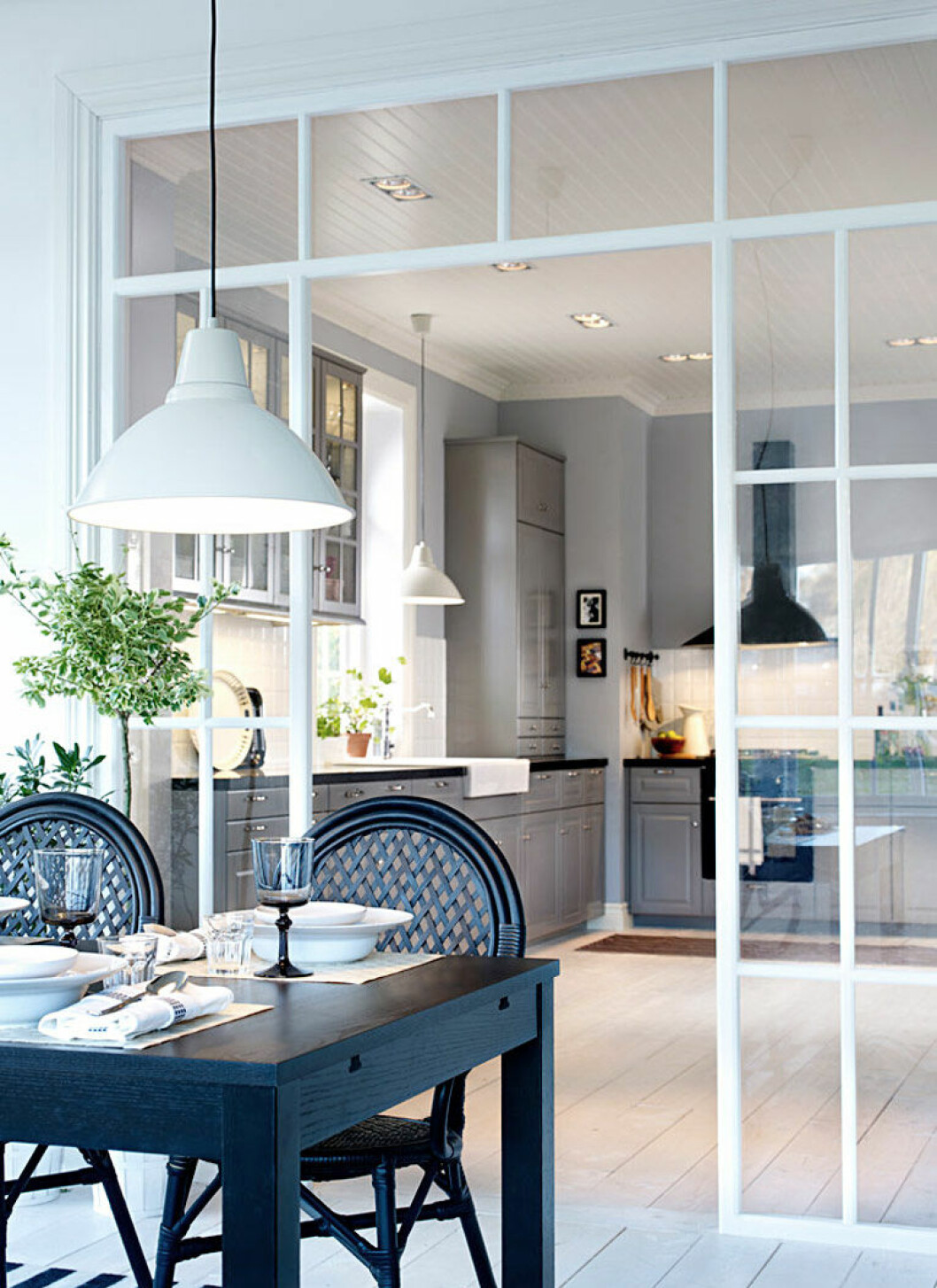 Via: <a href="http://www.ikea.com/se/sv/" target="_blank" rel="noopener">Ikea</a> 06. glass-walls