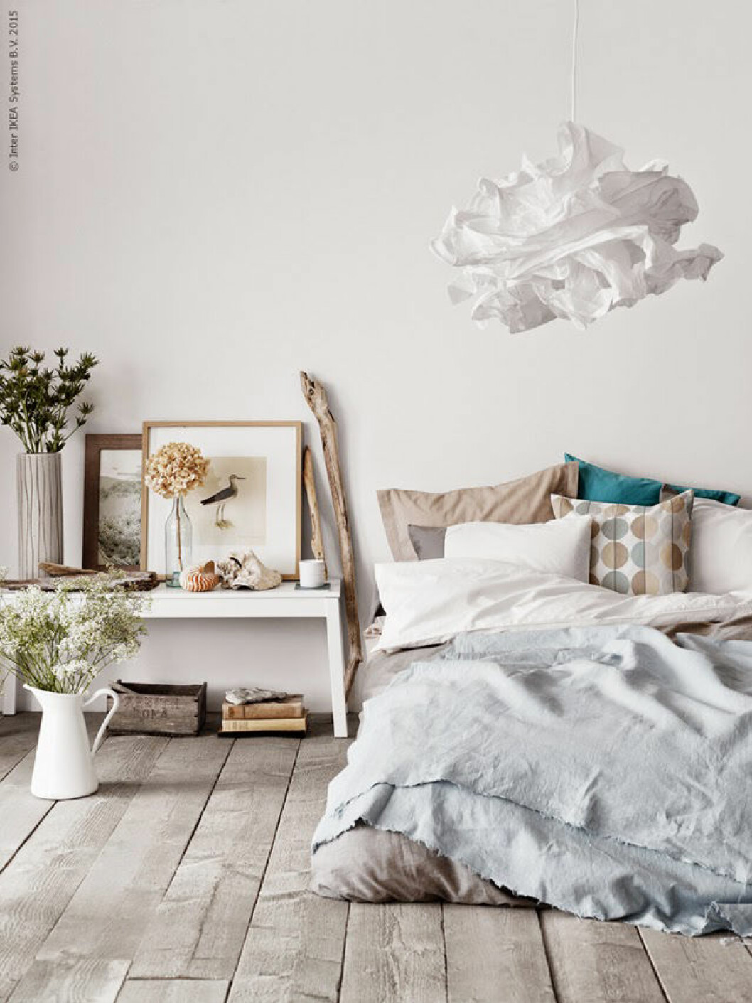 Via: <a href="http://2.bp.blogspot.com/-m1LXQe48UeQ/VVNqG6uRdaI/AAAAAAAAQ5I/s9NVjeSgy80/s1600/ikea-light-bedroom.jpg" target="_blank" rel="noopener">Daily Dream Decor</a> 06. ikea-light-bedroom