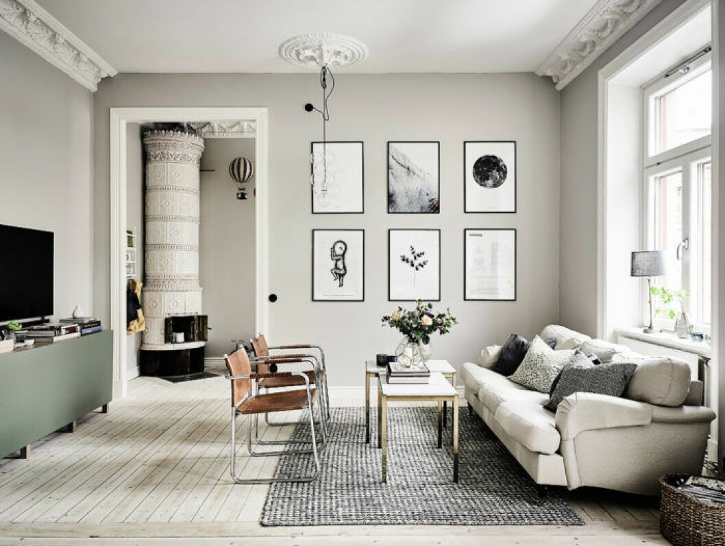 Foto: <a href="https://www.instagram.com/fotografanders/" target="_blank" rel="noopener">Anders Bergstedt</a> Styling: <a href="https://www.instagram.com/malinsimsoninterior/" target="_blank" rel="noopener">Malin Simson</a> för <a href="https://www.instagram.com/entrancemakleri/" target="_blank" rel="noopener">Entrance mäkleri</a>/mäklare: Erika Bergholm Vardagsrum i ljusgråa toner