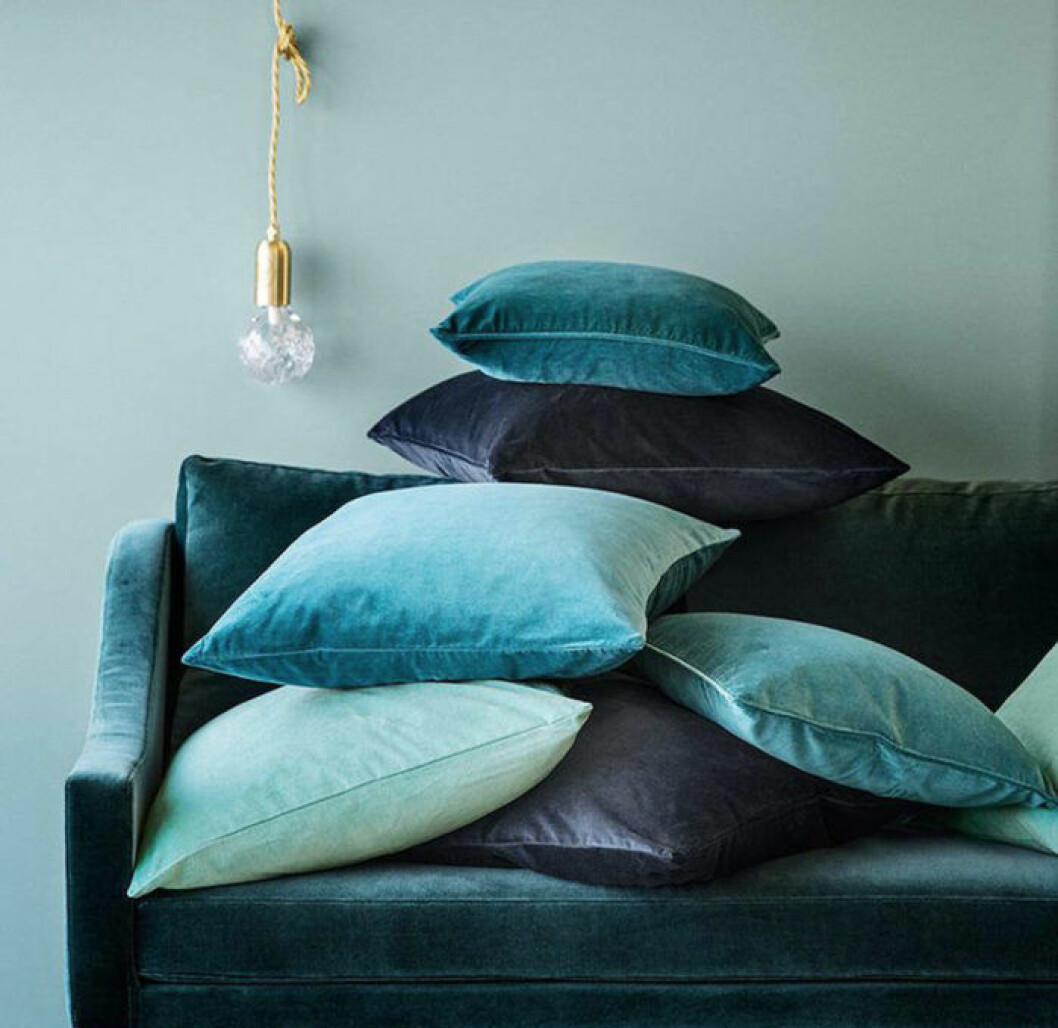 Foto via: <a href="http://frenchyfancy.com/shopping-decoration-idee-interieur-bleu/" target="_blank" rel="noopener">Frenchy and fancy</a> 06. kuddar-sammet-matcha