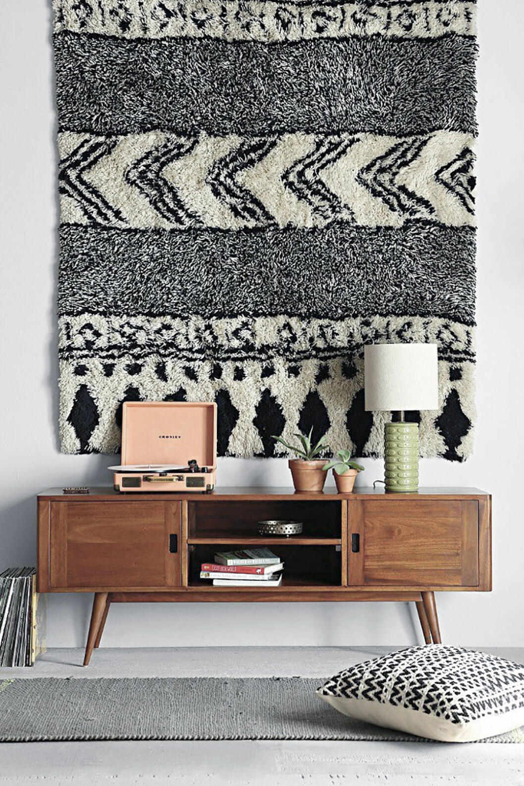 Via: <a href="http://reinventyourself.guide/10934/" target="_blank" rel="noopener">Reinvent Yourself</a> 06. Mid-Century-Credenza20
