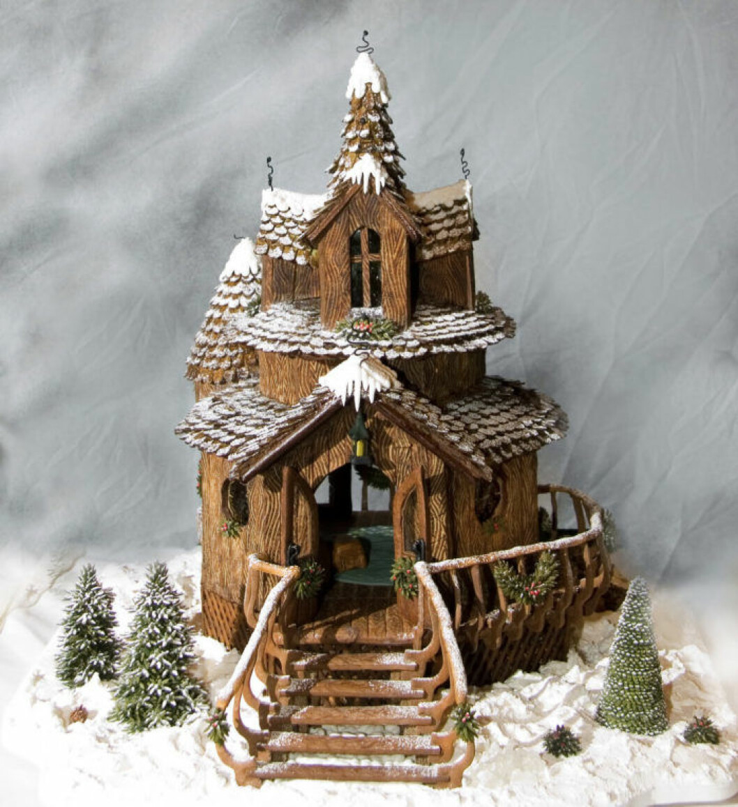 Foto via: <a href="http://artisancakecompany.com/2010/11/amazing-gingerbread-houses/" target="_blank" rel="noopener">Artisan cake company</a> Ett pampigt pepparkakshus.