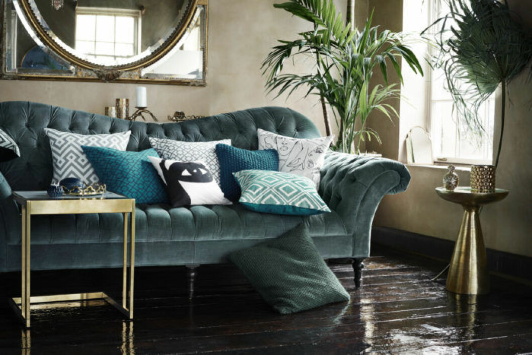 Via: <a href="http://www.hm.com/se/department/HOME" target="_blank" rel="noopener">H&M Home</a> Grön sammetssoffa. Bergspalm