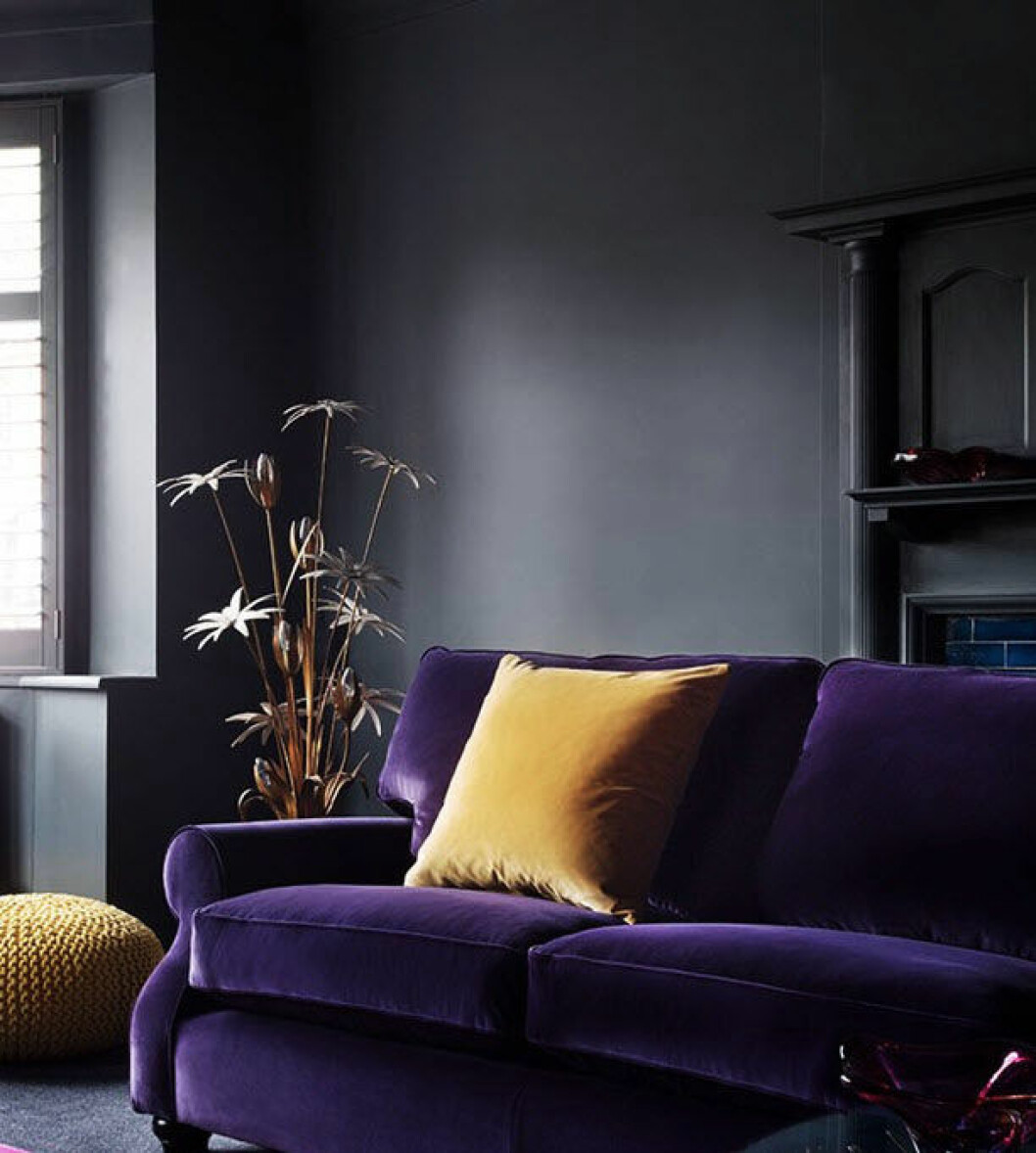 Via: <a href="http://www.v-interere.ru/fotografii-intererov/fioletovyj-divan-v-interere.html" target="_blank" rel="noopener">V Interere</a> 06. purple-mustard2