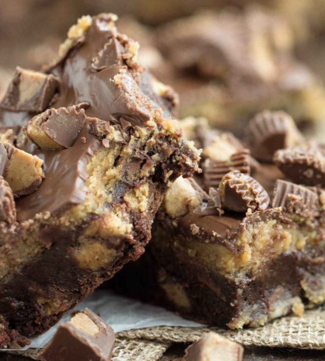 <em>Recept: <a href="http://therecipecritic.com/2014/12/reeses-cheesecake-brownies/" target="_blank" rel="noopener">The Recipe Critic</a></em> 06. reeses-cheesecake-brownies