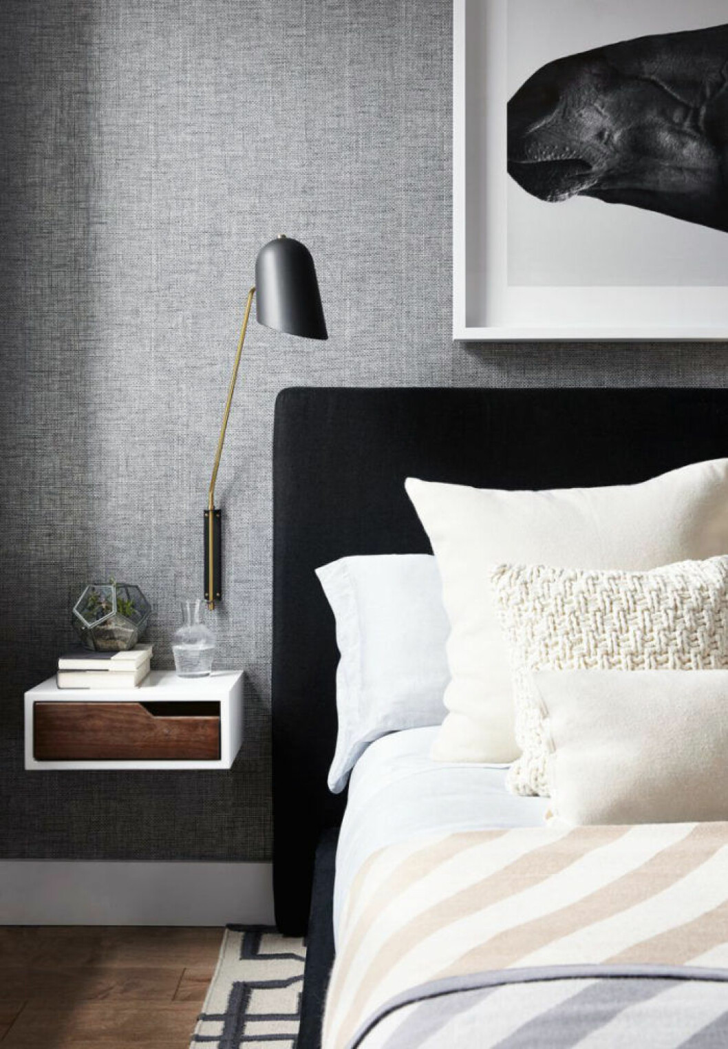 Foto via: <a href="http://www.trendir.com/bedroom-wallpapers/" target="_blank" rel="noopener">Trendir</a> 06. tapet0