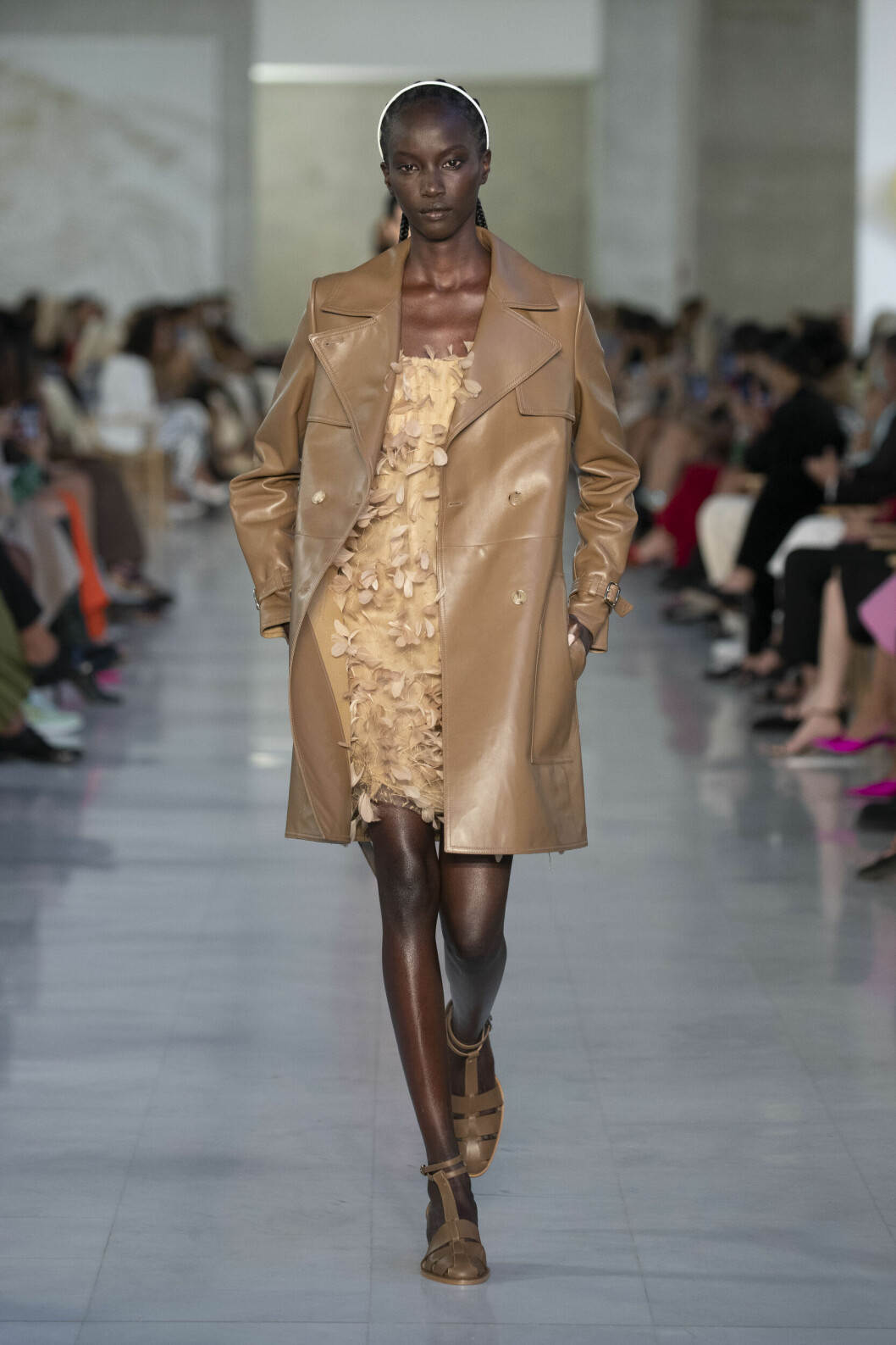 beige ton-i-ton look