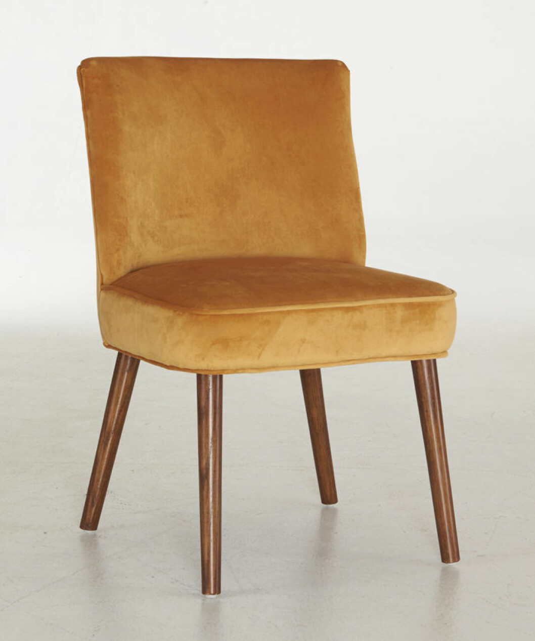 Orangegul fåtölj från Ellos Homes vintagekollektion