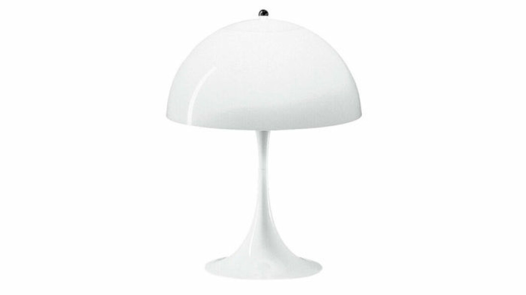 Panthella från Louis Poulsen, formgiven av Verner Panton. <a href="http://clk.tradedoubler.com/click?p=295040&a=3067251&g=0&url=https%3A%2F%2Froyaldesign.se%2Fpanthella-bordslampa-vit-opal-akryl%3F" target="_blank" rel="noopener">Finns att köpa här.</a> Panthella, designad av Verner Panton.