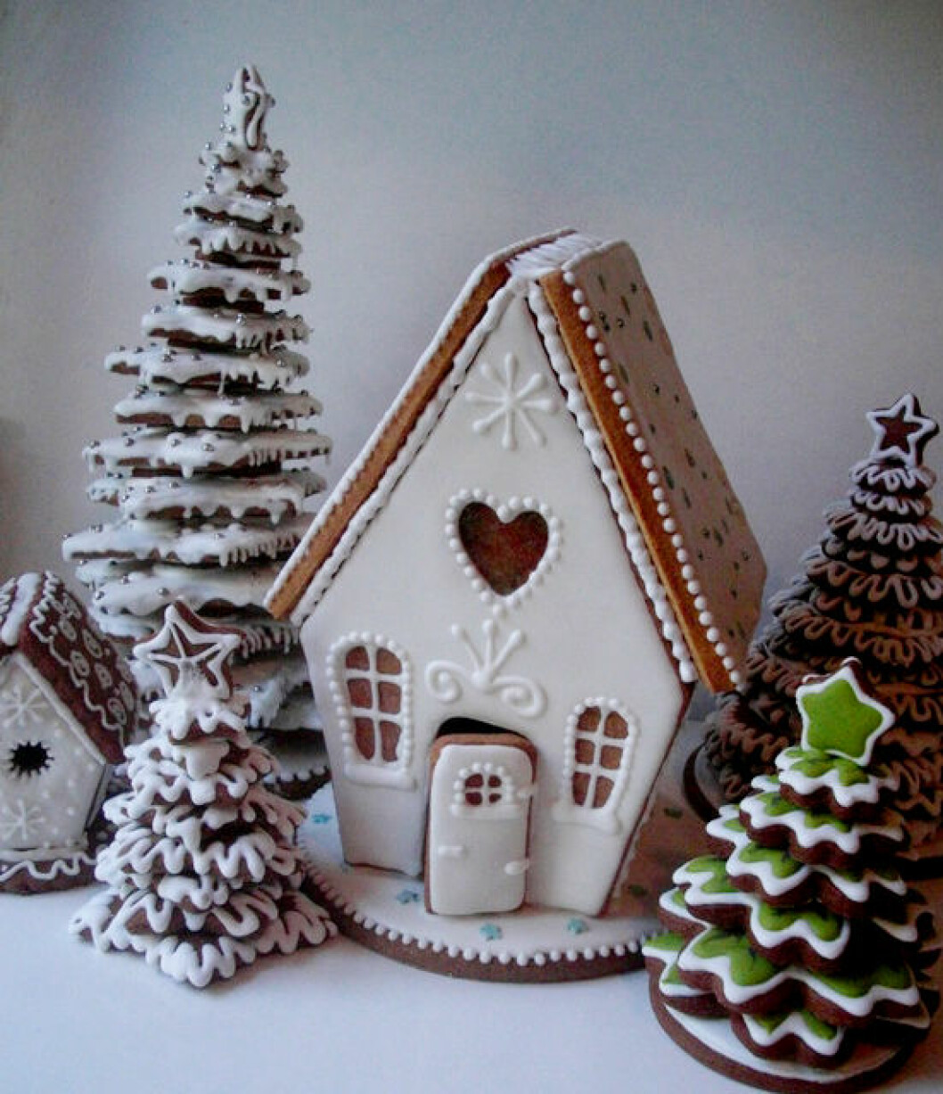 Kristyr i olika lager. Foto via: <a href="http://www.livemaster.ru/item/7886465-podarki-k-prazdnikam-pryanichnyj-domik-na-novyj-god-rozhdestvo" target="_blank" rel="noopener">Livemaster</a> Kristyr i olika lager.