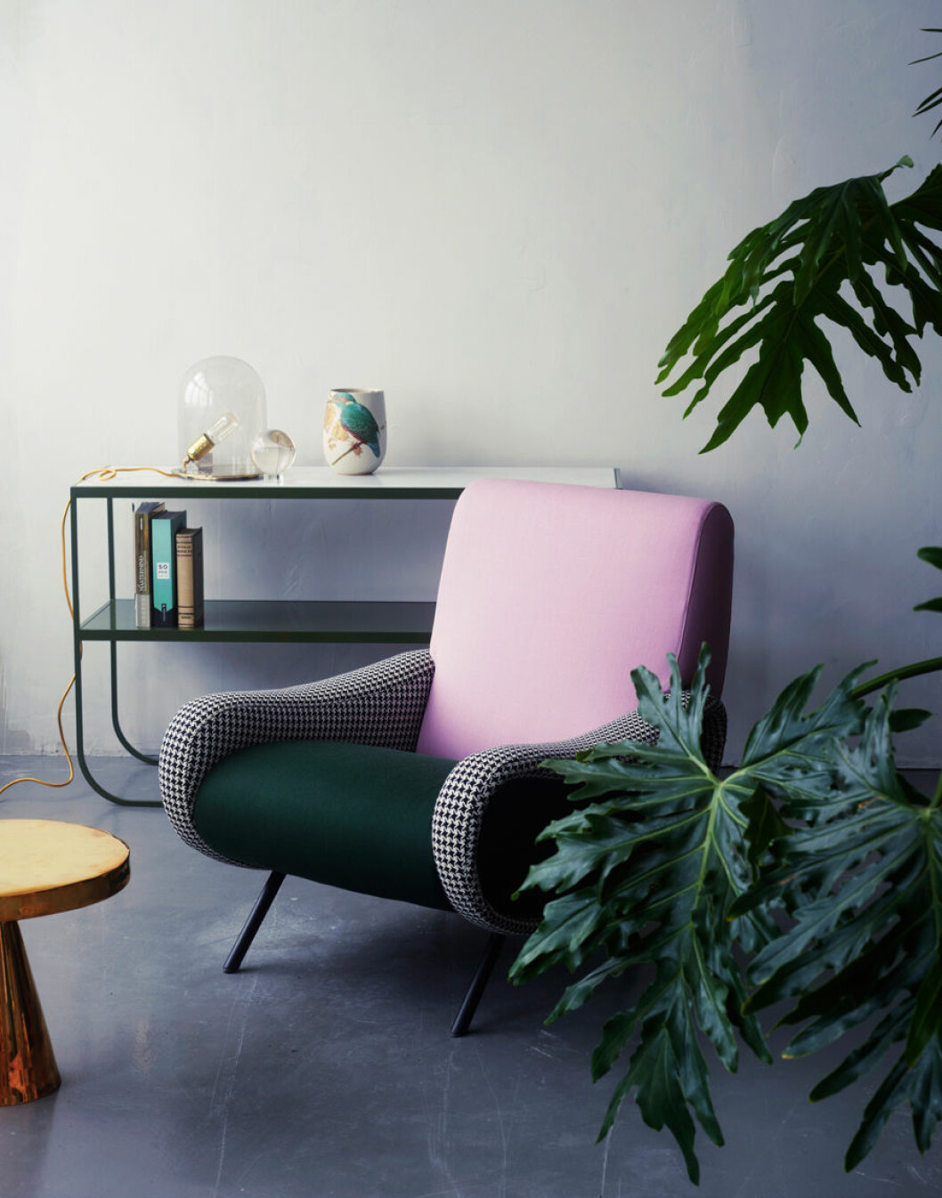 Foto: <a href="http://www.krakvikdorazio.no/" target="_blank" rel="noopener">Kråkvik & D’Orazio</a> Unik fåtölj, grön och rosa