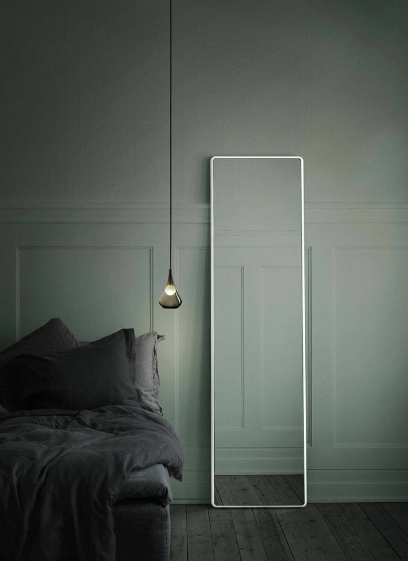Spegel med vit ram