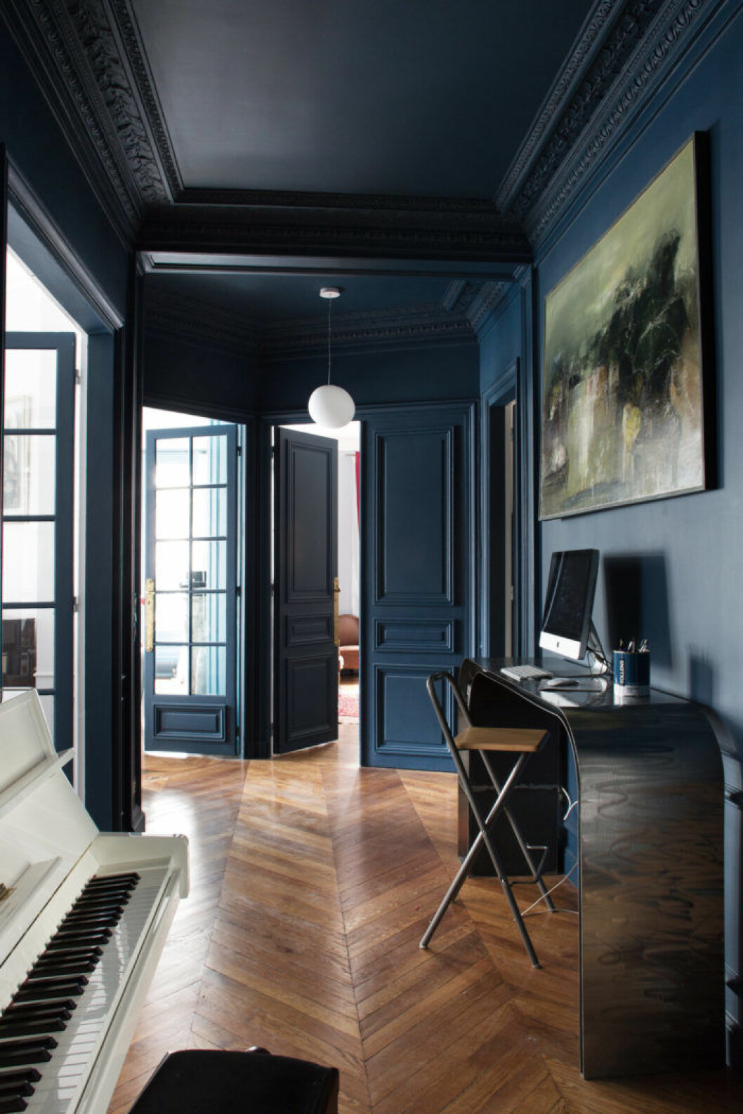 Via: <a href="http://roomdecorideas.eu/trendy-color-schemes-to-increase-the-creativity/" target="_blank" rel="noopener">Room Decor Ideas</a> Vacker stuckatur i blått.
