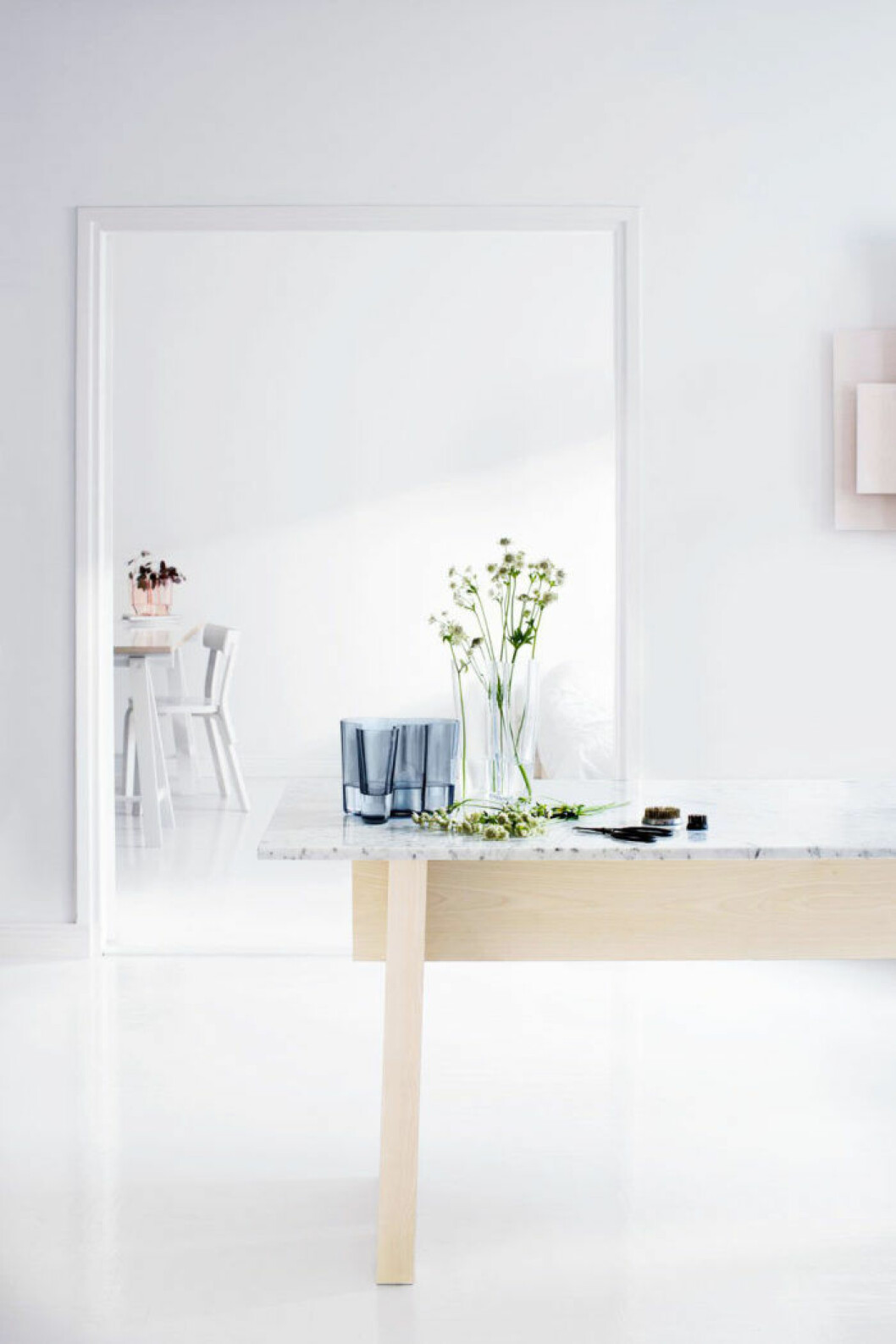 Foto: <a href="https://www.iittala.com/se/sv/home" target="_blank" rel="noopener">Iittala</a> Den klassiska Aalto-vasen, här i ljusgrå finish