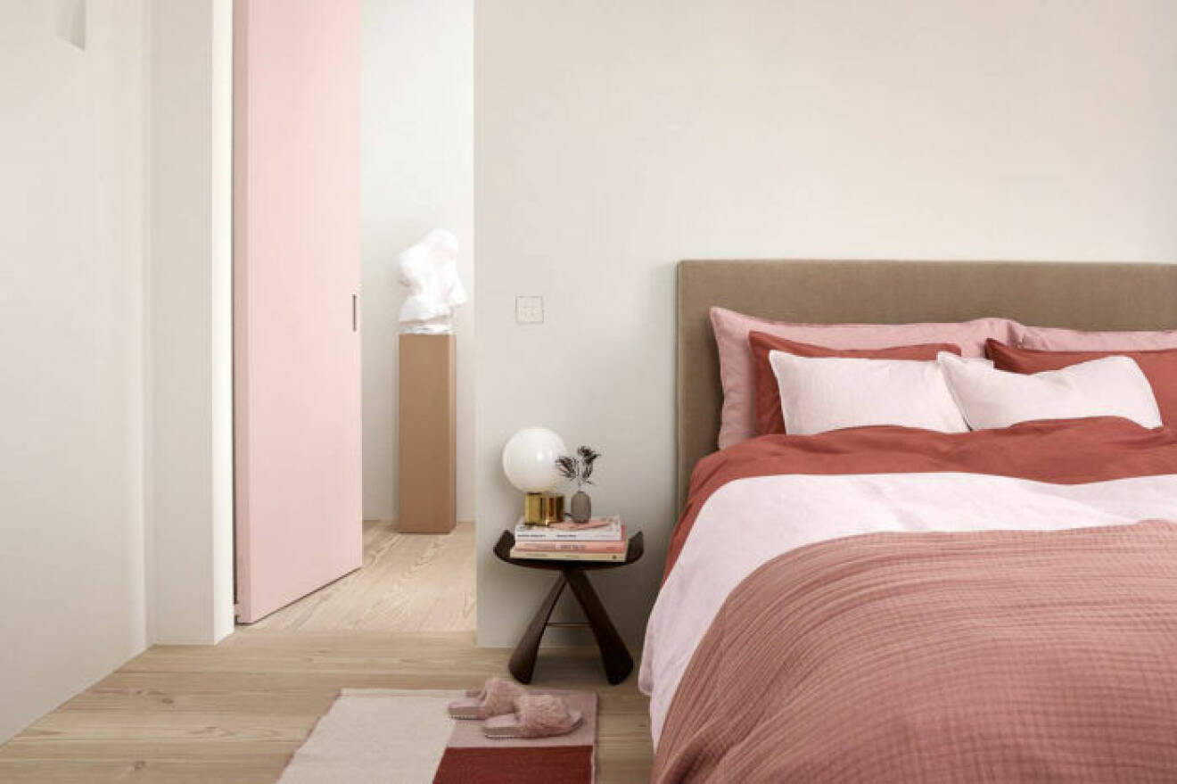 Sovrum i rosa toner. Rosa sängkläder och bäddning. H&M Home våren 2018. 