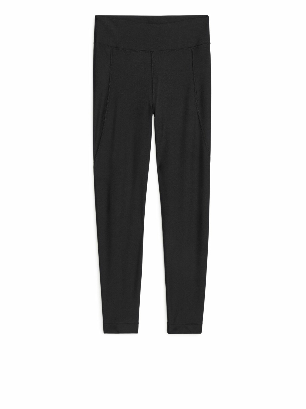 Matcha looken med ett par användbara leggings i svart, även dem från Arket.