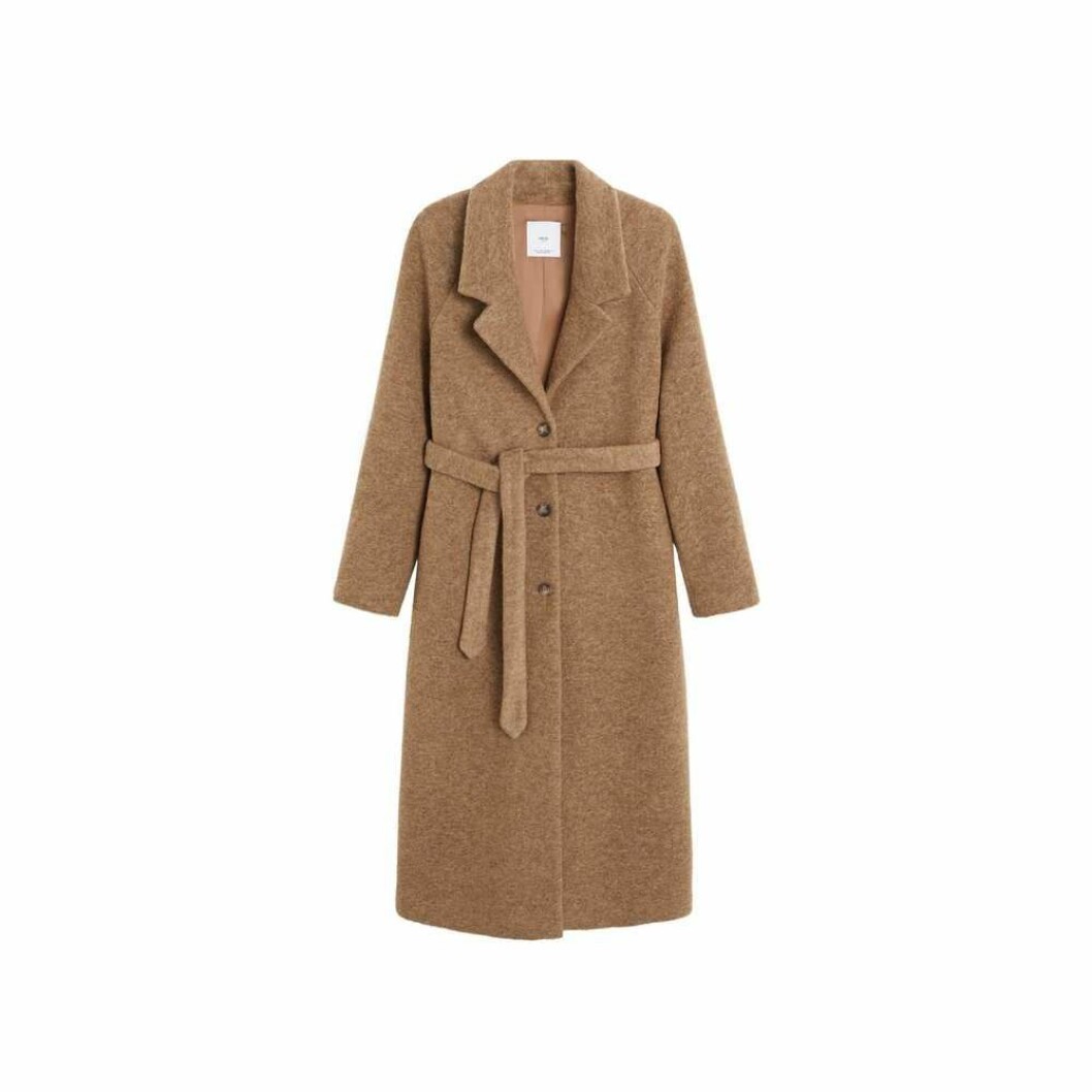Beige kappa i lång modell med bältad midja från Mango via Miinto.