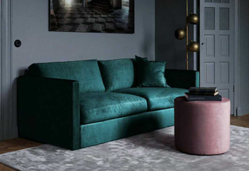 Foto: <a href="http://layered.se/produkt/palmdale-sofa/?attribute_pa_color=powderpink-sv-2&image=fvpalpp2000pro_2" target="_blank" rel="noopener">Layered</a> layered-sammet