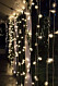 Ljusdraperi i form av ljusslingor på balkongen