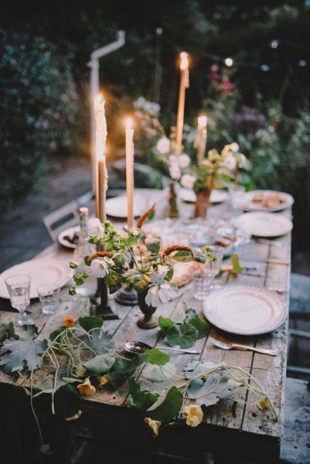 Foto: Jo flowers rustik dukning med levande ljus