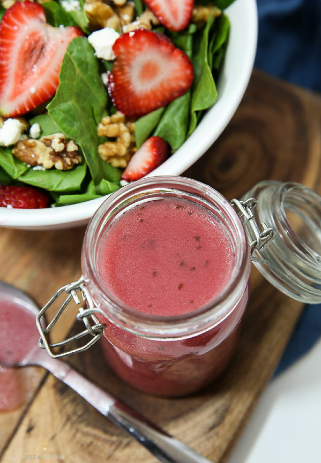 Foto: <a href="http://www.theidearoom.net/strawberry-balsamic-vinaigrette-salad-dressing/" target="_blank" rel="noopener">The idea room</a>