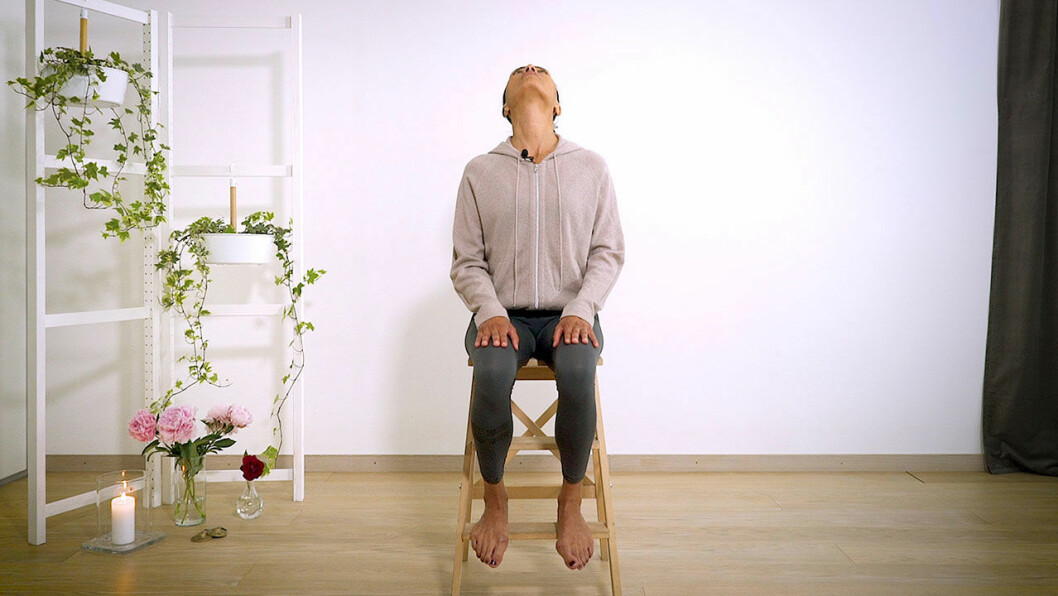 Yoga med Johanna – nackböj.