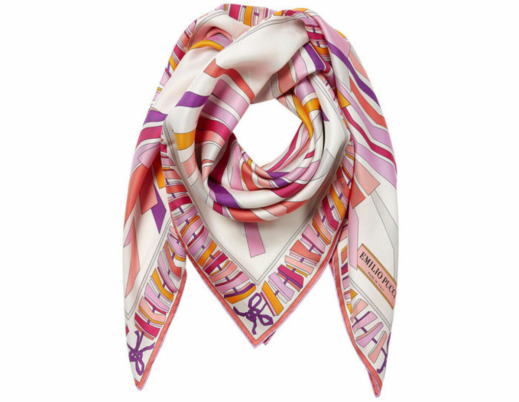 1. Scarf, 2 597 kr, Emilio Pucci Stylebop.com