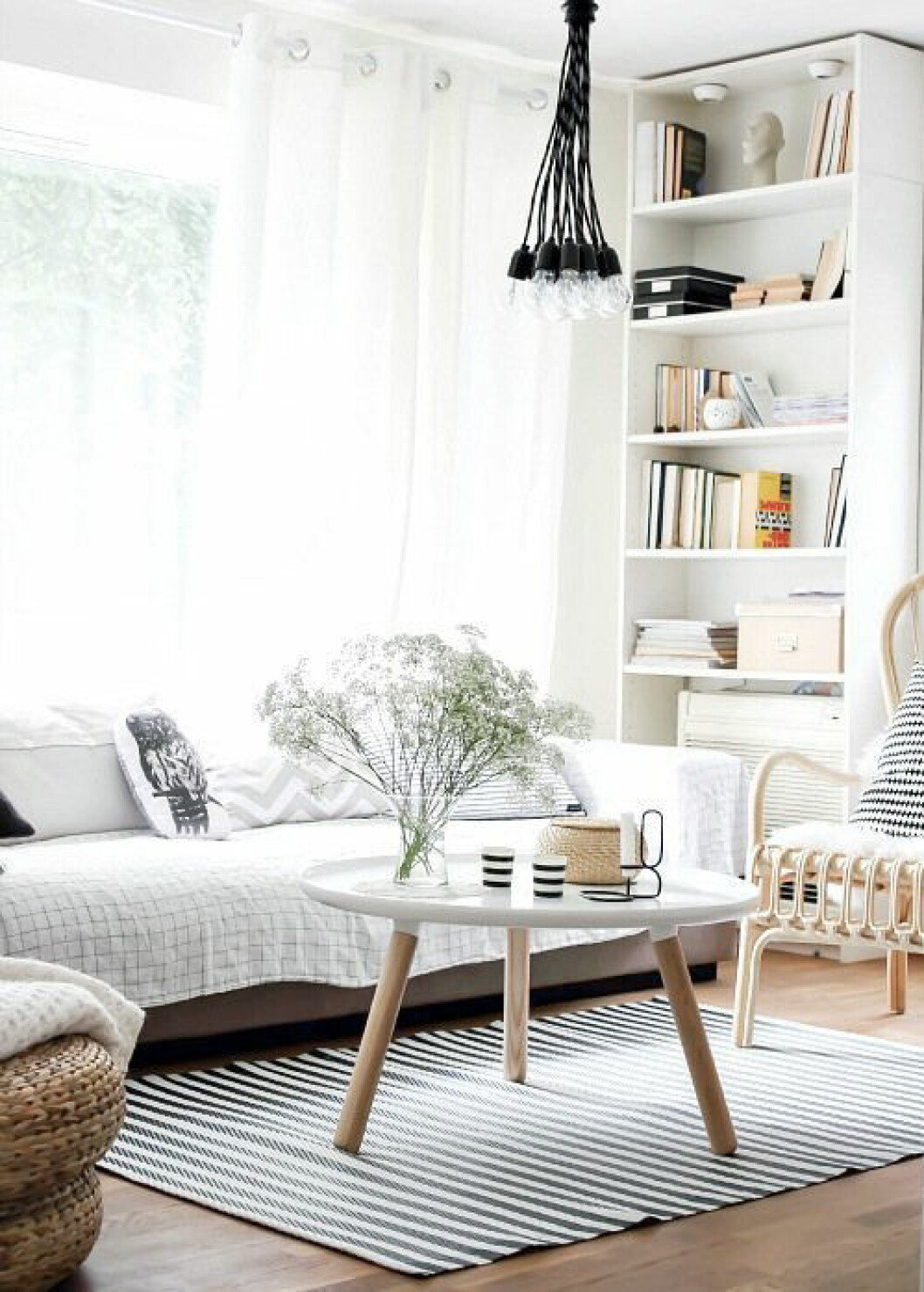 Via: <a href="http://decor8blog.com/2013/08/23/norwegian-living-rooms-which-is-your-fave/" target="_blank" rel="noopener">Decor8</a> 10. billy