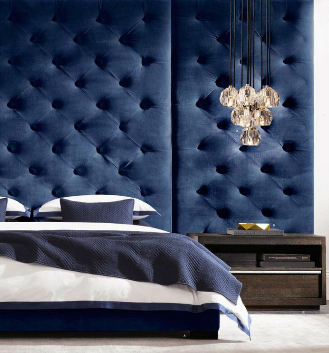 Via: <a href="http://decor10blog.com/rooms/bedroom/trendy-color-schemes-for-master-bedroom.html" target="_blank" rel="noopener">Decor 10</a> Dekorera väggen med en blå sänggavel.