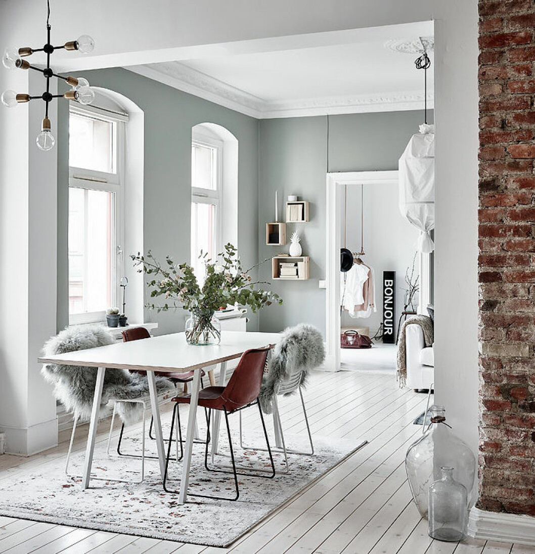 Foto: <a href="https://www.instagram.com/fotografanders/" target="_blank" rel="noopener">Anders Bergstedt</a> för <a href="https://www.instagram.com/entrancemakleri/" target="_blank" rel="noopener">Entrance mäkleri</a>/mäklare: Erika Bergholm Giron från Dis är trendig på Hemnet.