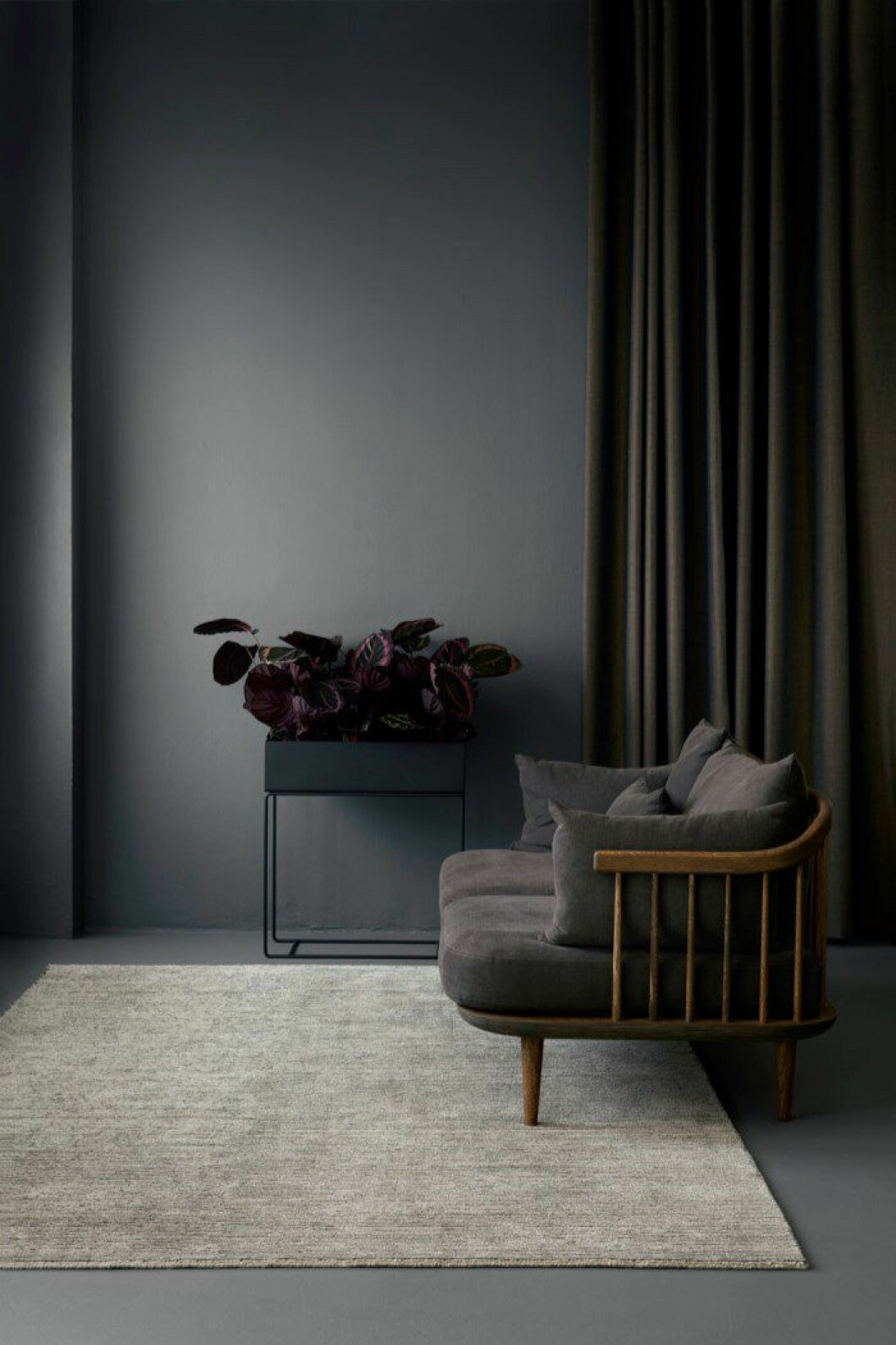 Foto: <a href="https://www.fermliving.com/webshop/shop/green-living/plant-box-black.aspx" target="_blank" rel="noopener">Ferm living</a> Grå och grönt är en snygg färgkombination.