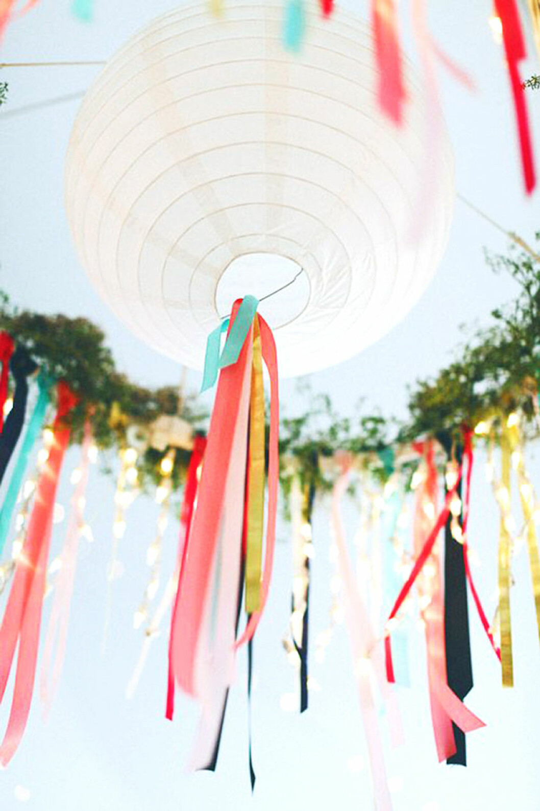 Foto via: <a href="http://www.brit.co/ikea-wedding-hacks/" target="_blank" rel="noopener">Brit + Co</a> 10. ikeahack-wedding