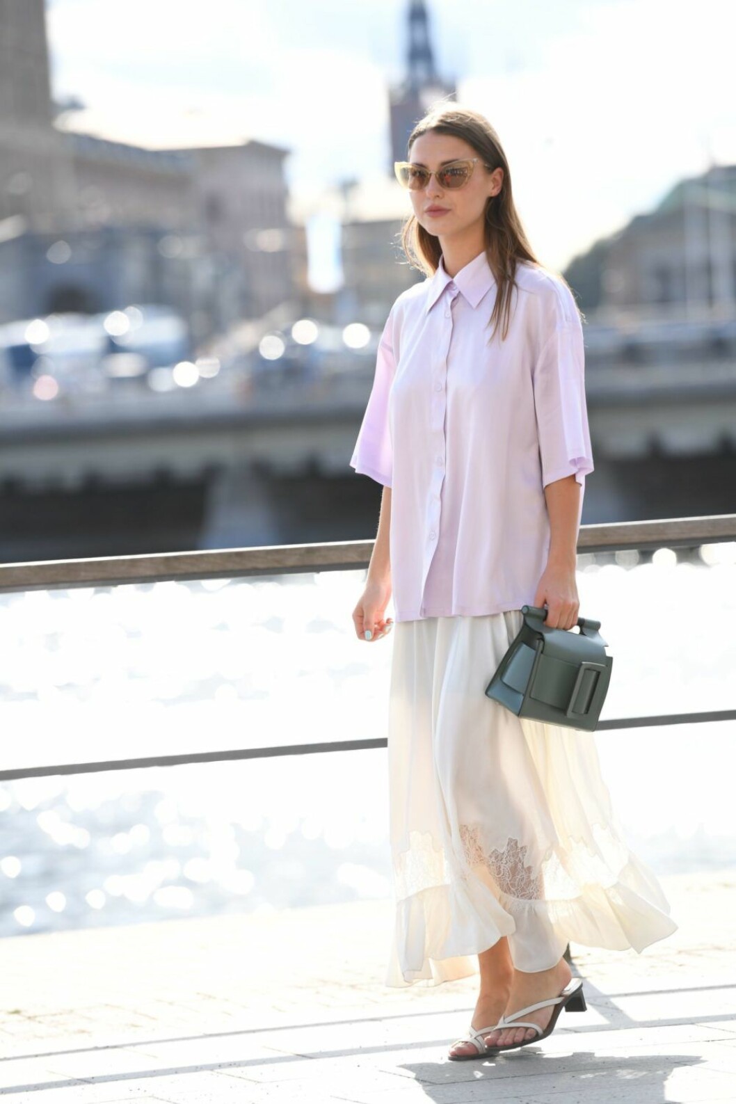Blus och kjol.