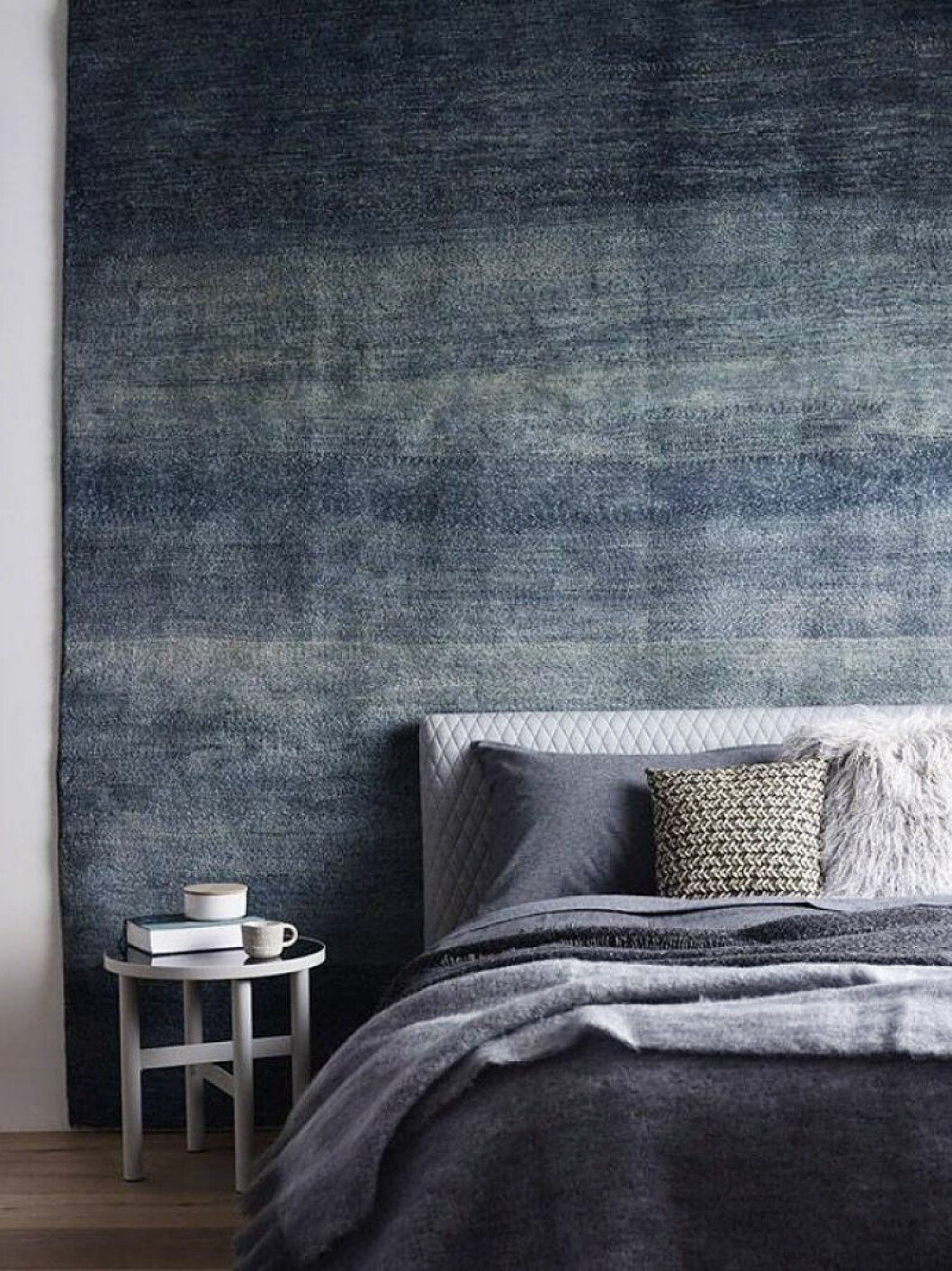 Via: <a href="https://www.decohunter.com/inspiracion-e-ideas/170-3-maneras-sorprendentes-de-decorar-tu-casa" target="_blank" rel="noopener">Decohunter</a> 11. wall-rug