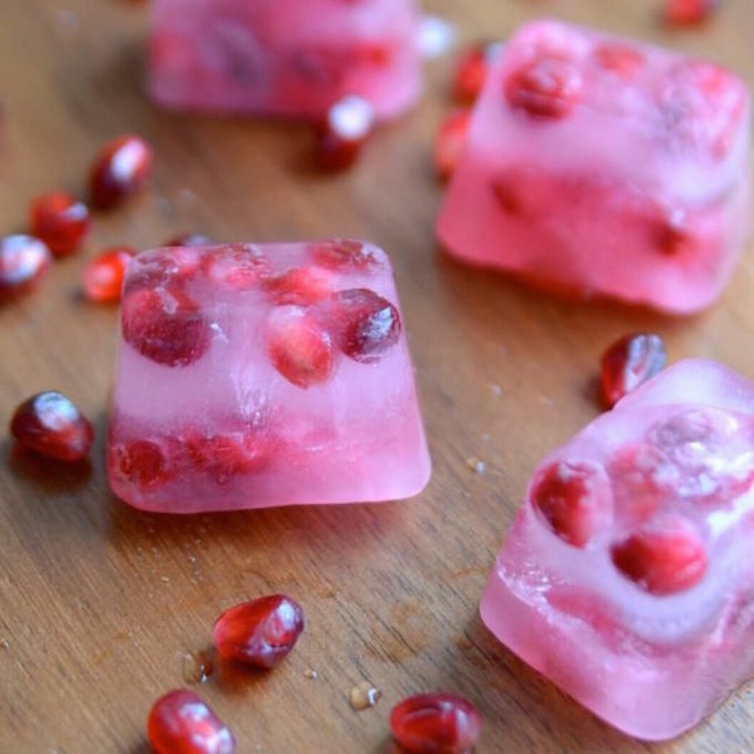 via: <a href="http://www.bystephanielynn.com/2013/11/flavored-ice-cubes-infused-water-recipes.html" target="_blank" rel="noopener">stephanielynn</a> 1101