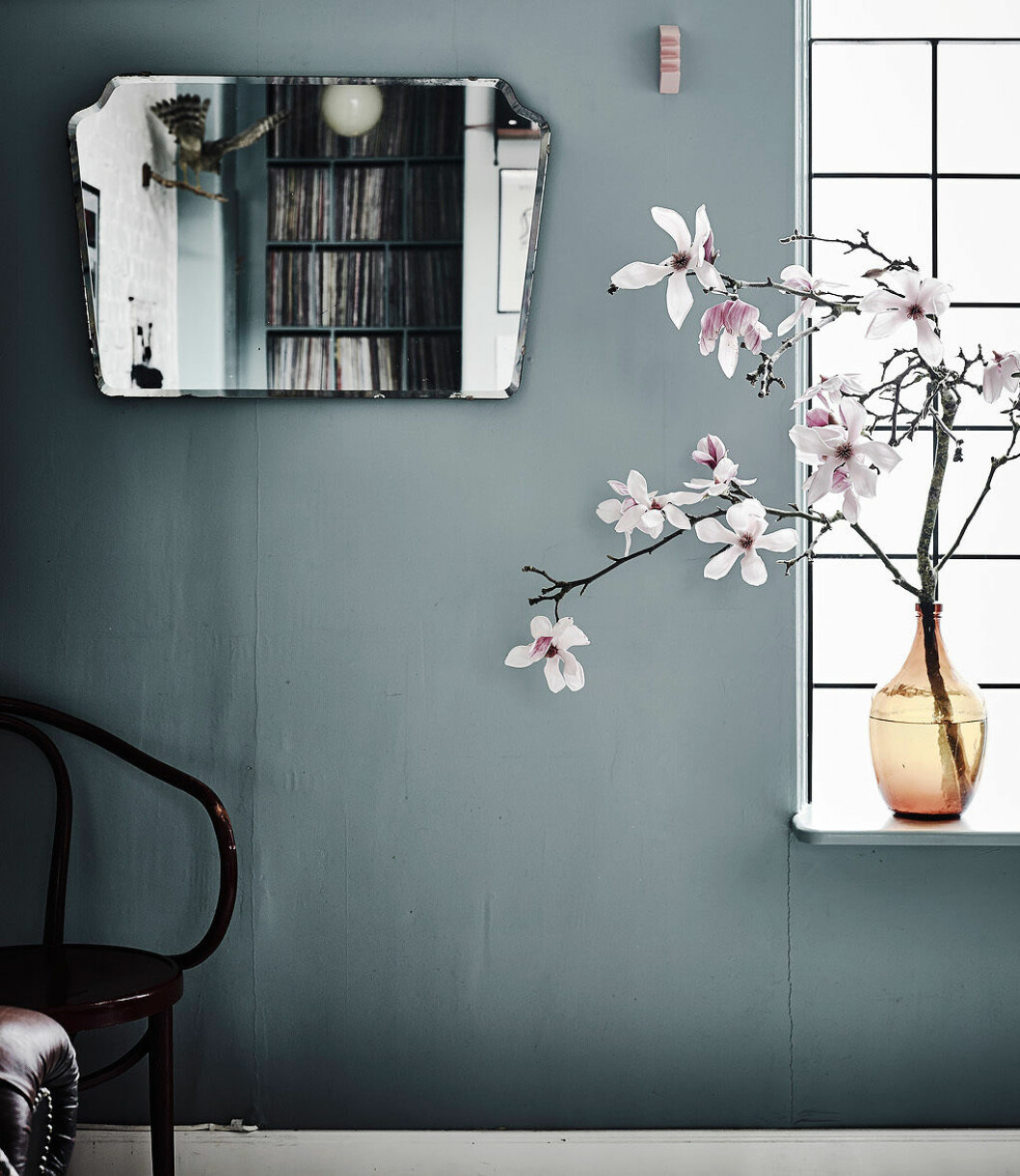 Foto: Anders Bergstedt för <a href="https://www.instagram.com/entrancemakleri/" target="_blank" rel="noopener">Entrance Mäkleri</a>/mäklare: Erika Bergholm Magnolia på fönsterbräda