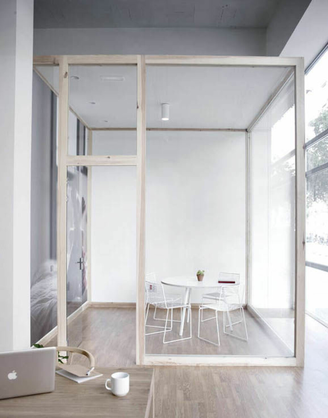 Via: <a href="http://www.artnau.com/2012/04/intsight/" target="_blank" rel="noopener">Artnau</a> 13. glass-walls