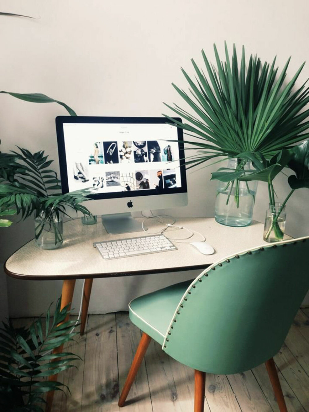 Via: <a href="http://www.studded-hearts.com/category/interior/" target="_blank" rel="noopener">Studded Hearts</a> green-plants-home-office-work-study-space