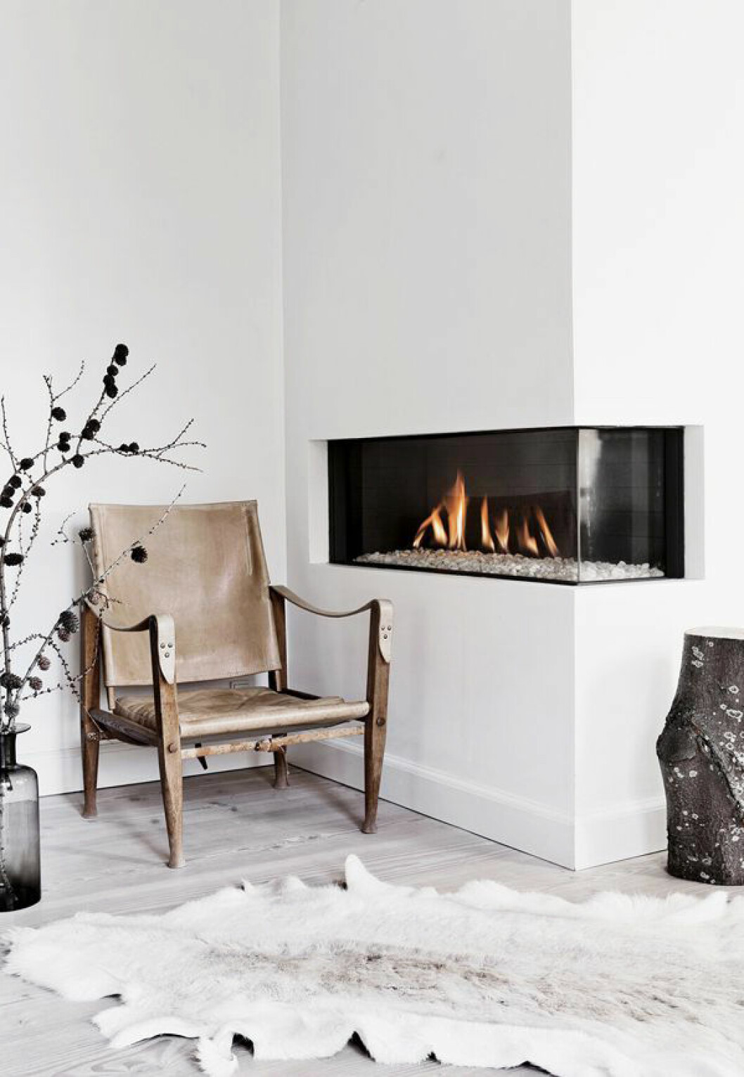 Via: <a href="http://www.alquimiadeco.com/2015/10/chimeneas-para-el-hogar.html" target="_blank" rel="noopener">Alquimia Deco</a> Platsbyggd eldstad