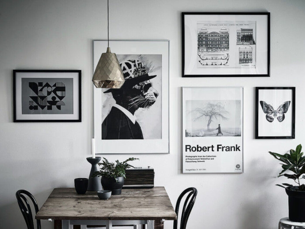 Foto: Entrance mäkleri Posters och foton gör din första lägenhet ombonad.