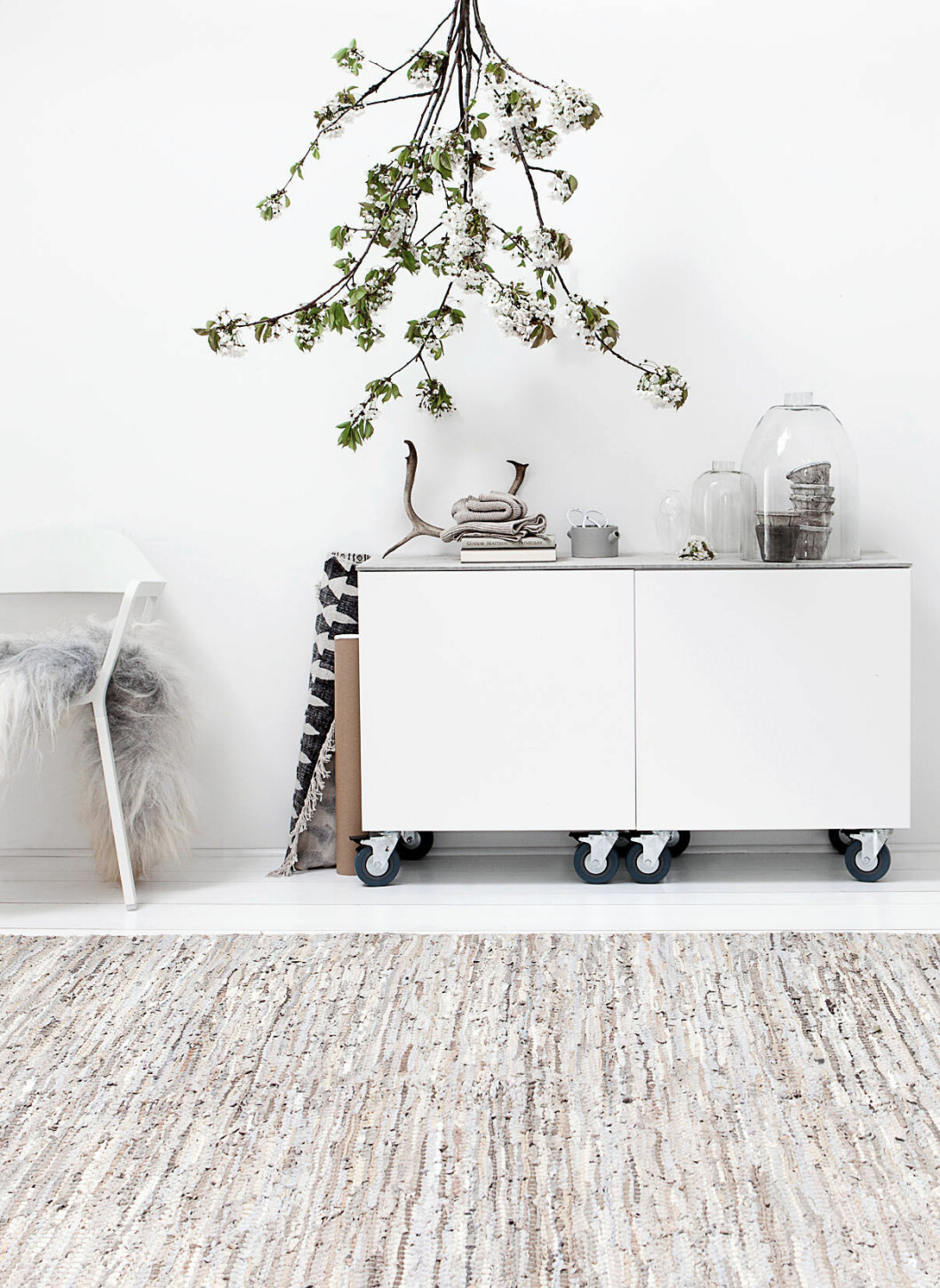 Ikeas byrå bestå med hjul på 