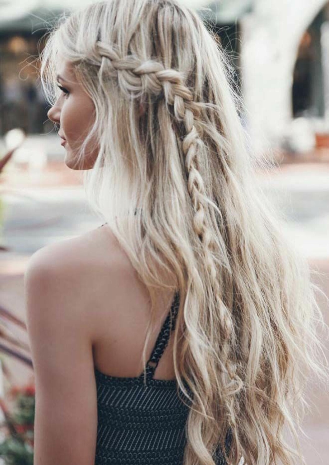 Foto via: <a href="https://addictionvogue.wordpress.com/category/cabelos/" target="_blank" rel="noopener">Addiction Vogue</a> Fläta längs ena sidan av huvudet