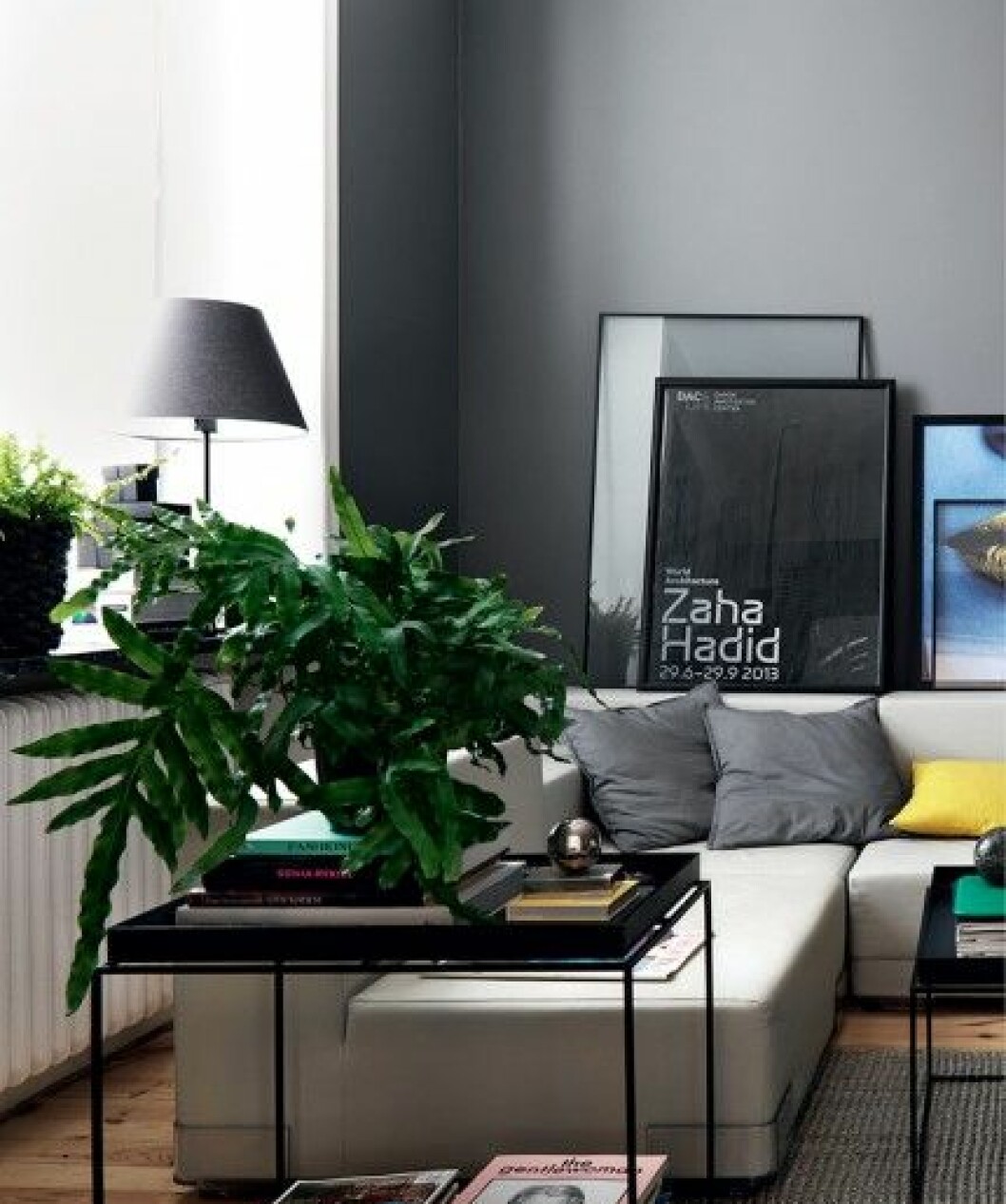 Via: <a href="http://cocooners.fr/tendance-kinfolk/" target="_blank" rel="noopener">Cocooners</a> Kalklitirvägg i beige och turkos, blå/grå.
