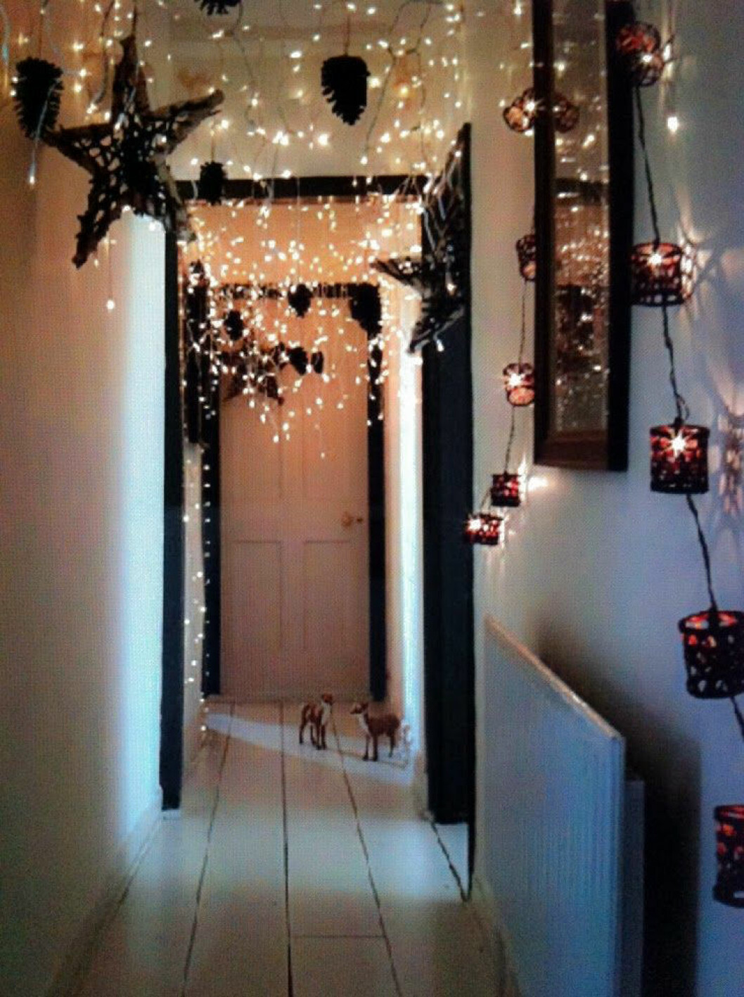 Foto via: Home esthetics Ljusslinga hängandes från taket
