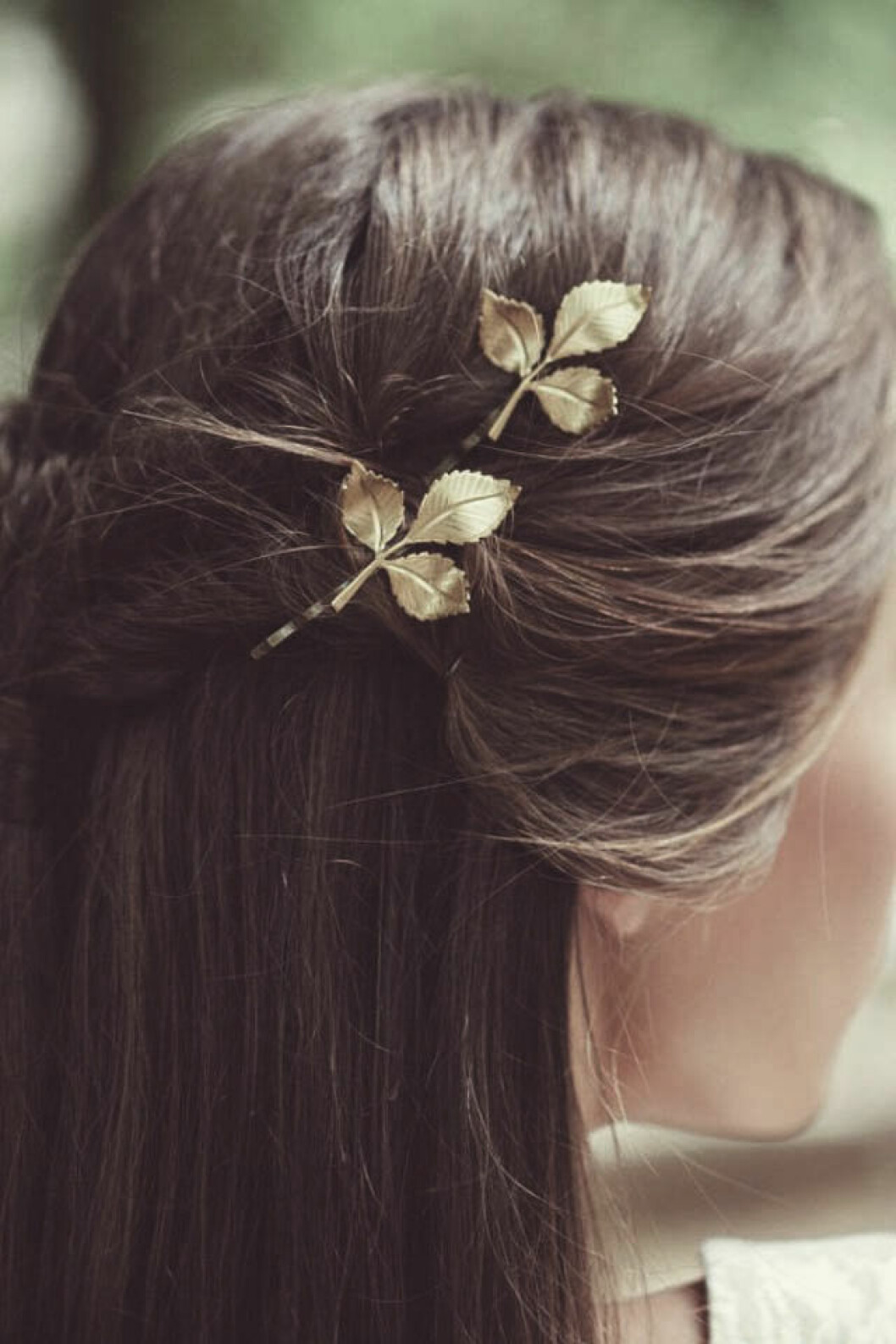 Via: <a href="http://1.bp.blogspot.com/-cbHa67QOol8/VftJdmLHEUI/AAAAAAAA00Q/7trYJYV9NRk/s1600/horquila-pelo-peinado-bobby-pin-hair-gold%2B%252811%2529.jpg" target="_blank" rel="noopener">A Todo Confetti</a> 18. harsmycke