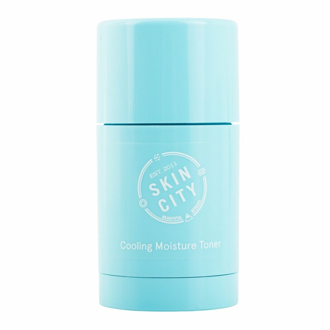Cooling moisture toner från Skincity är en toner i stiftformat som lugnar och svalkar huden.