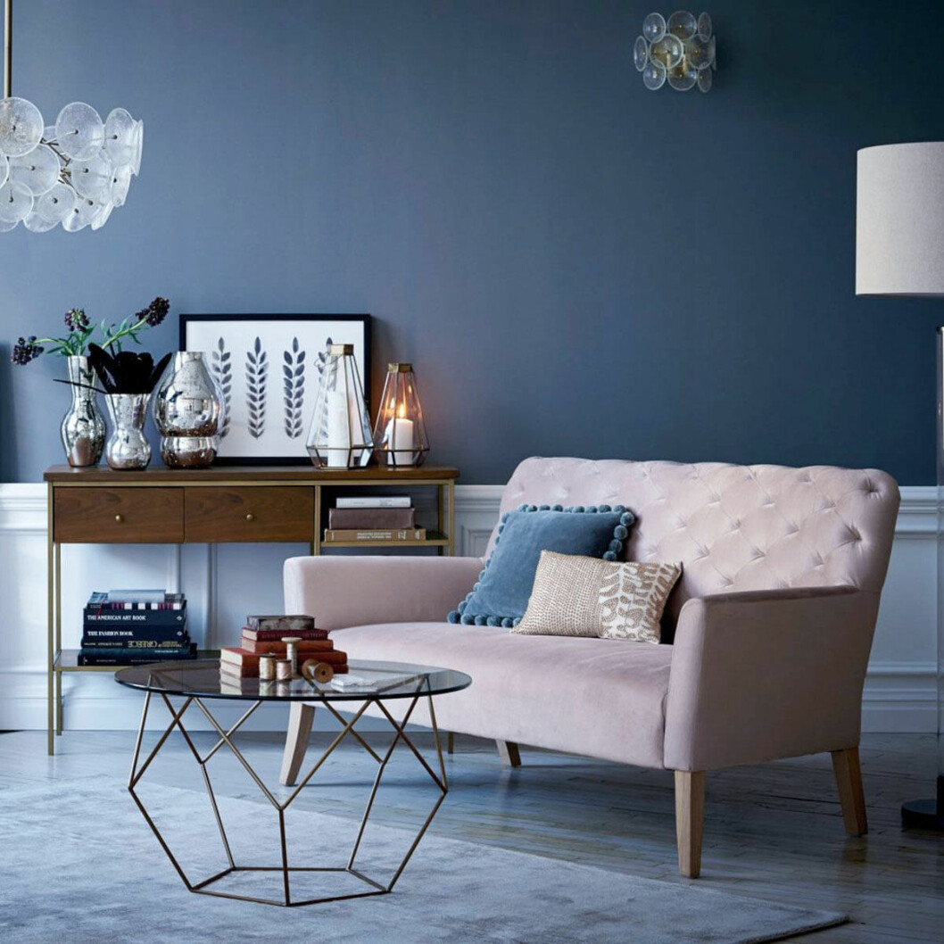 Via: <a href="http://www.westelm.co.uk/elton-settee-g235-uk?attribute_2=Dusty%20Blush" target="_blank">West Elm</a> 19. pastell-soffa