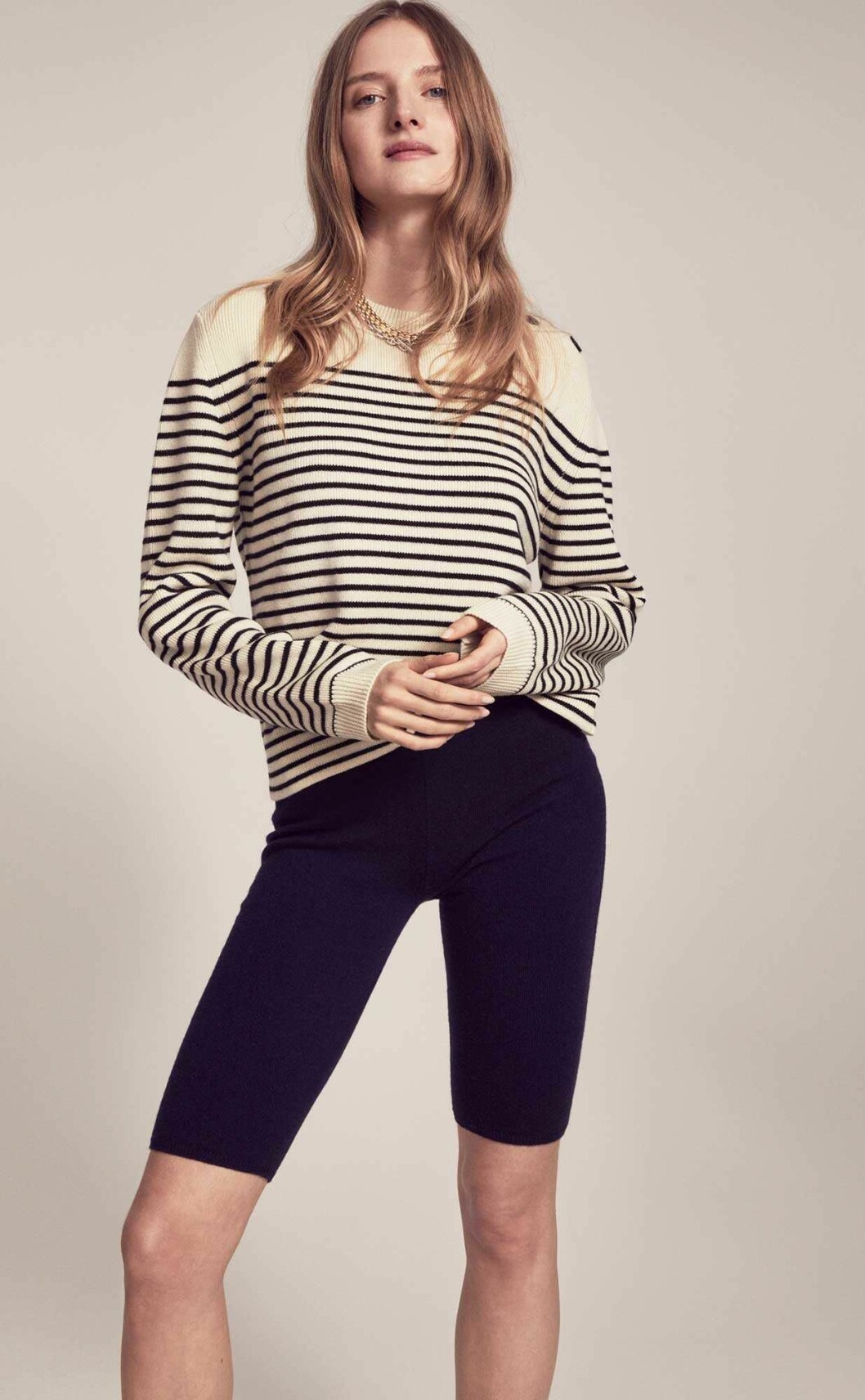 Sweatshirt 18.2 tillverkad av återvunnen ull. Svenskt Hållbart mode: Phi