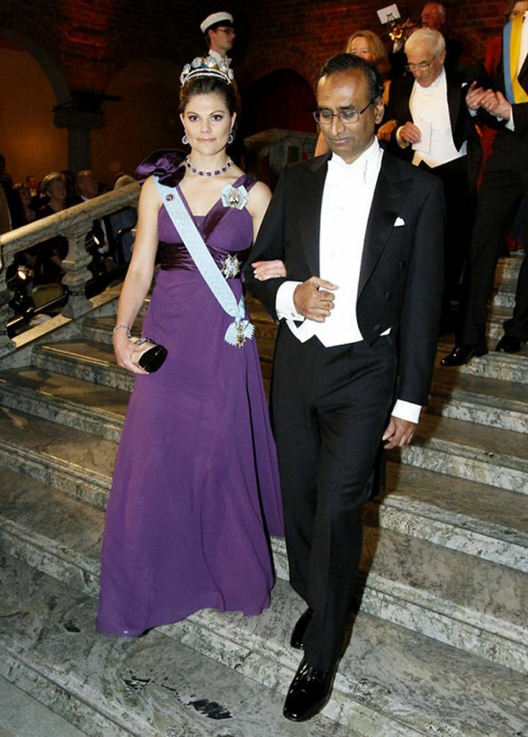 Kronprinsessan Victoria i en lila klänning av Elie Saab.